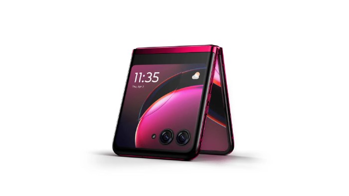 Razr Plus 2025 Review - Zara Alya Motorola Razr 2025 foldable For Sale